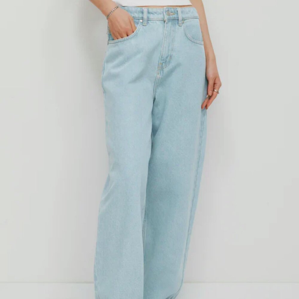 KOTN unisex antifit jeans  28 x30 in light wash
